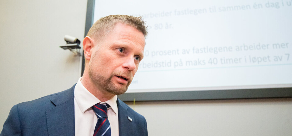 FORSVARER ETTÅRS-LØSNING: – Løsningen skal selvsagt være forsvarlig, sier helseminister Bent Høie (H) om de foreslåtte kompetansehevende tiltakene for ELTE-kandidatene. Foto: Vidar Sandnes