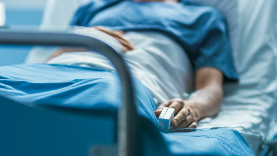 ØKER: Smittespredningen og antall nye sykehusinnleggelser og dødsfall på grunn av covid-19 er økende. Illustrasjonsfoto: Getty Images Foto:
