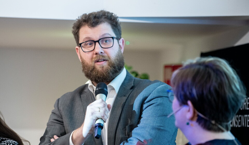 BALLKONTROLL: Statssekretær Karl Kristian Bekeng mener departementet allerede har god styring på «ballen» Kreftforeningens generalsekretær har oppfordret statsråden til ta. Foto: Vidar Sandnes BALLKONTROLL: Statssekretær Karl Kristian Bekeng mener departementet allerede har god styring på «ballen» Kreftforeningens generalsekretær har oppfordret statsråden til ta. Foto: Vidar Sandnes