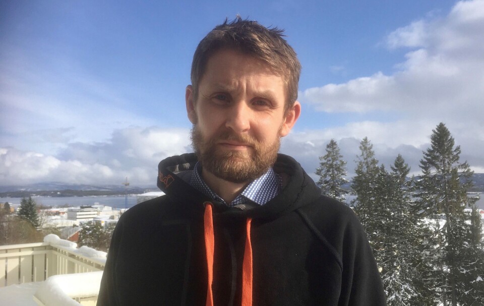 SVARTEPER: – Ryggdekningen fra politisk ledelse har forandra seg. Man har prøvd å lage skreddersøm for vaksinering i kommunene. Når det så kommer pliktbestemmelser via e-post, så føler man at den tilliten som var der har forvitret, sier Cato Innerdal, kommuneoverlege i Molde. Foto: Sondre Innerdal