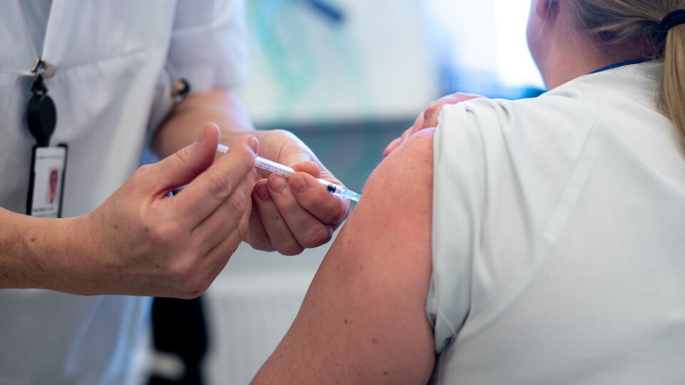 FJERDE DOSE: FHI har sagt at det kan bli aktuelt å tilby personer over 65 år fjerde dose koronavaksine til høsten. Foto: DM arkiv / Vidar Sandnes Foto: FJERDE DOSE: FHI har sagt at det kan bli aktuelt å tilby personer over 65 år fjerde dose koronavaksine til høsten. Foto: DM arkiv / Vidar Sandnes Foto: