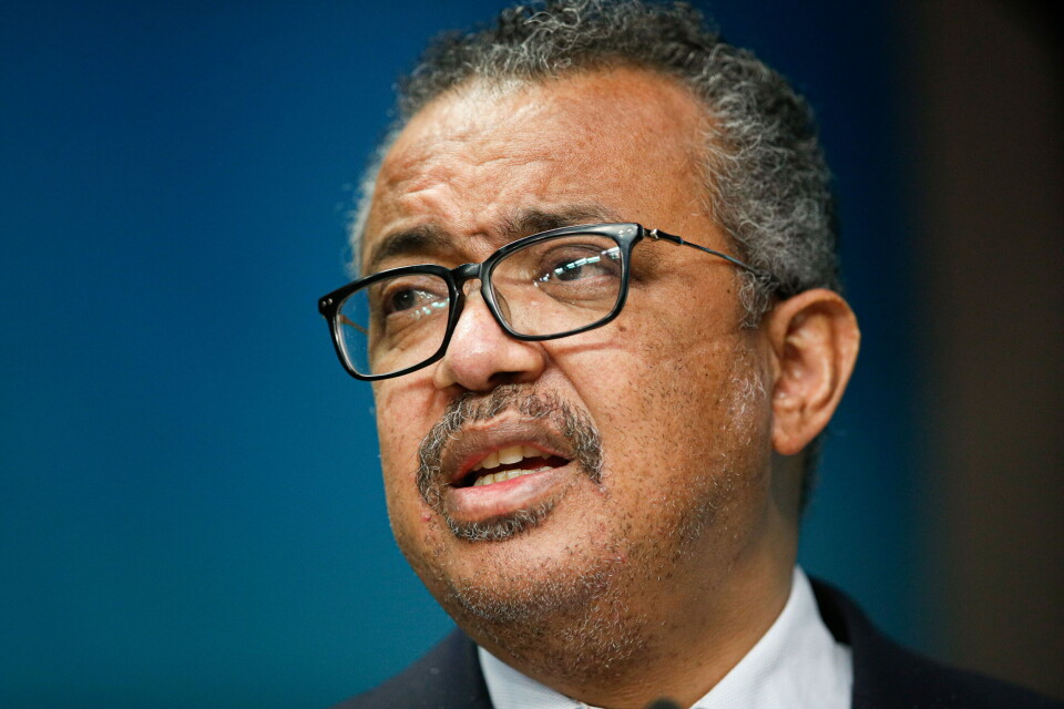 BER OM FORTGANG: WHO-sjef Tedros Adhanom Ghebreyesus sier det er viktig at forskningsarbeidet holdes atskilt fra politikk. – Alle hypotesene må på bordet fram til vi har bevis som gjør at vi kan utelukke dem. Jo lenger dette arbeidet tar, jo vanskeligere blir det. Vi trenger økt tempo, sier WHO-sjefen. Foto: Johanna Geron, Pool Photo via AP BER OM FORTGANG: WHO-sjef Tedros Adhanom Ghebreyesus sier det er viktig at forskningsarbeidet holdes atskilt fra politikk. – Alle hypotesene må på bordet fram til vi har bevis som gjør at vi kan utelukke dem. Jo lenger dette arbeidet tar, jo vanskeligere blir det. Vi trenger økt tempo, sier WHO-sjefen. Foto: Johanna Geron, Pool Photo via AP