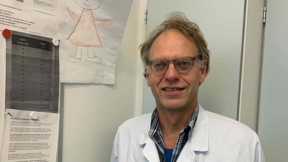IKKE OVERBEVIST: – Det var noe som ikke stemte. Det er lett å være etterpåklok, men det var noe ved metoden vi ikke skjønte helt. Vi ble ikke overbevist, sier overlege i karkirurgisk seksjon ved St. Olavs hospital, Arne Seternes. Foto: Linda Røyrhus Foto: IKKE OVERBEVIST: – Det var noe som ikke stemte. Det er lett å være etterpåklok, men det var noe ved metoden vi ikke skjønte helt. Vi ble ikke overbevist, sier overlege i karkirurgisk seksjon ved St. Olavs hospital, Arne Seternes. Foto: Linda Røyrhus Foto:
