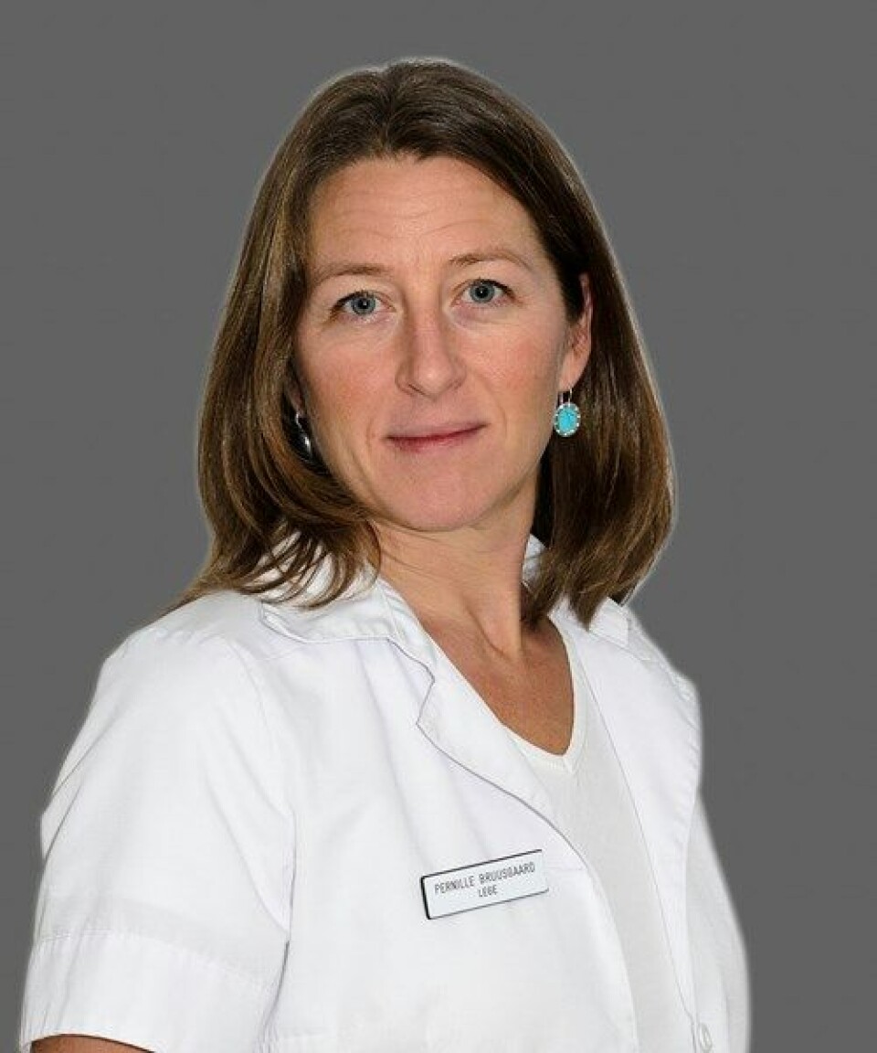 ALVORLIG:– Dette er et kjempealvorlig problem, vi tar livet av folk med overmedisineringen, sier sykehjemsoverlege Pernille Bruusgaard.
Foto: Arkiv ALVORLIG:– Dette er et kjempealvorlig problem, vi tar livet av folk med overmedisineringen, sier sykehjemsoverlege Pernille Bruusgaard.
Foto: Arkiv