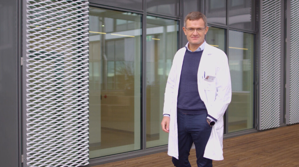 TENKE NYTT: Over 100 000 personer lever med demens i Norge. Arvid Rongve, professor i medisin ved UiB og leder for ANeED-studien, sier at vi er nødt til å tenke annerledes for å klare å ta hånd om alle. Foto: Helse Fonna