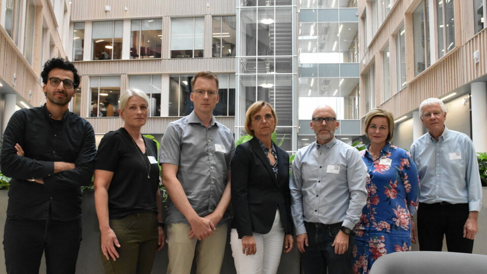 UTVALGET: (fv) Kaveh Rashidi (ALIS-lege og jobber som fastlege i Oslo), Birgit Abelsen (professor ved Nasjonalt senter for distriktsmedisin), Torstein Sakshaug (spesialist i allmennmedisin, fastlege i Trondheim), Lilly Ann Elvestad (Generalsekretær i FFO), Kjetil Telle (leder og fagdirektør for helsetjenesteforskning ved FHI), Nina Tangnæs Grønvold (kommunedirektør i Fredrikstad) og Tor Iversen (helseøkonom og professor ved UiO). Foto: Michael Chr. A. Simonsen UTVALGET: (fv) Kaveh Rashidi (ALIS-lege og jobber som fastlege i Oslo), Birgit Abelsen (professor ved Nasjonalt senter for distriktsmedisin), Torstein Sakshaug (spesialist i allmennmedisin, fastlege i Trondheim), Lilly Ann Elvestad (Generalsekretær i FFO), Kjetil Telle (leder og fagdirektør for helsetjenesteforskning ved FHI), Nina Tangnæs Grønvold (kommunedirektør i Fredrikstad) og Tor Iversen (helseøkonom og professor ved UiO). Foto: Michael Chr. A. Simonsen