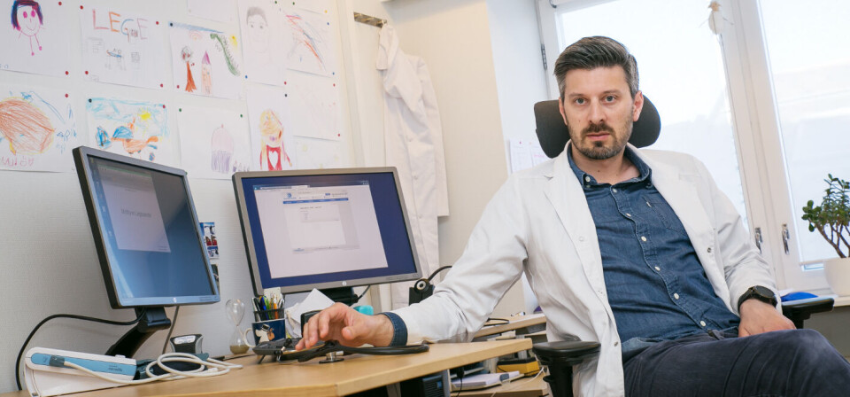 SELVINNSIKT: – At så mange opplever at de mangler nødvendig kompetanse er alarmerende. Samtidig er nok fastlegenes erkjennelse et uttrykk for selvinnsikt og et ønske om å oppdatere seg faglig, sier fastlege Tor Magne Johnsen. Foto: Unni Skoglund Foto: SELVINNSIKT: – At så mange opplever at de mangler nødvendig kompetanse er alarmerende. Samtidig er nok fastlegenes erkjennelse et uttrykk for selvinnsikt og et ønske om å oppdatere seg faglig, sier fastlege Tor Magne Johnsen. Foto: Unni Skoglund Foto: