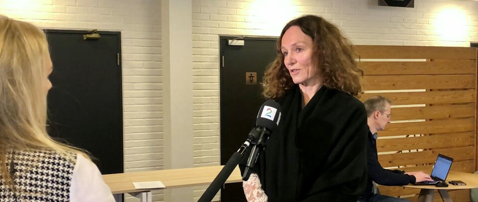 SETTER AV DOSER: Vi har hele tiden sagt at ved økt smittetrykk, kan vi vaksinere helsepersonell først. Det gjør vi nå, sier FHI-direktør Camilla Stoltenberg på pressekonferansen hun holdt onsdag i Oslo. Foto: Anne Grete Storvik SETTER AV DOSER: Vi har hele tiden sagt at ved økt smittetrykk, kan vi vaksinere helsepersonell først. Det gjør vi nå, sier FHI-direktør Camilla Stoltenberg på pressekonferansen hun holdt onsdag i Oslo. Foto: Anne Grete Storvik