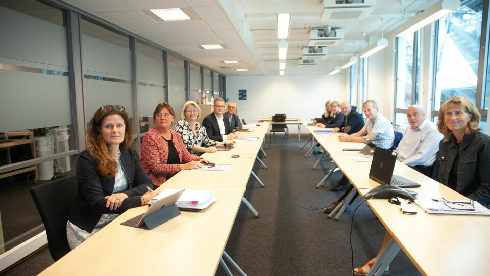 BESTEMMER: Beslutningsforum for nye metoder ved et tidligere møte. Leder Cathrine Lofthus til venstre i bildet. Foto: Lasse Moe