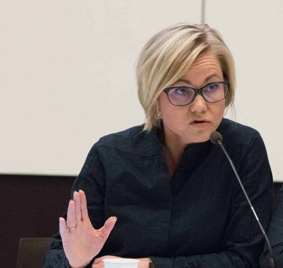RASER: Ap og helsepolitisk talsperson Ingvild Kjerkol varslet i sitt partiprogram i fjor at de ville utsette det omstridte journalprosjektet Akson. Nå raser hun mot Direktoratet for e-helse og departementet for jobben som er gjort med å utvikle e-helse-visjonen Én innbygger- en journal. Arkivfoto. Foto: RASER: Ap og helsepolitisk talsperson Ingvild Kjerkol varslet i sitt partiprogram i fjor at de ville utsette det omstridte journalprosjektet Akson. Nå raser hun mot Direktoratet for e-helse og departementet for jobben som er gjort med å utvikle e-helse-visjonen Én innbygger- en journal. Arkivfoto. Foto: