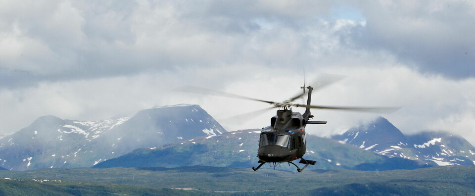 BIDRO: Forsvaret stilte med et Bell-helikopter for å sikre beredskapen i luftambulansetjenesten i sommer.  Foto: Forsvaret/Peder Torp Mathisen