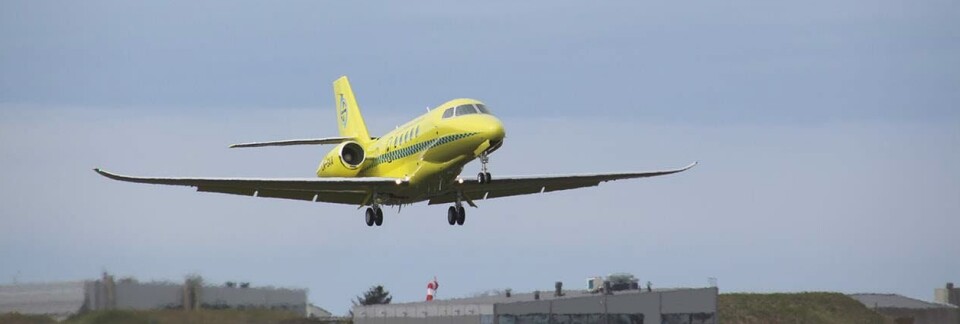 Helse Nord styrker kapasiteten for ambulanseflyene. Det skal flys over lange avstander, og det kan bli aktuelt å fly pasienter ut av regionen. Onsdag er et ekstra ambulansejetfly på beredskap i Alta. Foto: Luftambulansetjenesten HF