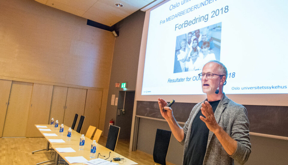 Lars Erik Kjekshus presenterte resultater fra ForBedring-undersøkelsen ved OUS onsdag ettermiddag.  Foto: Vidar Sandnes