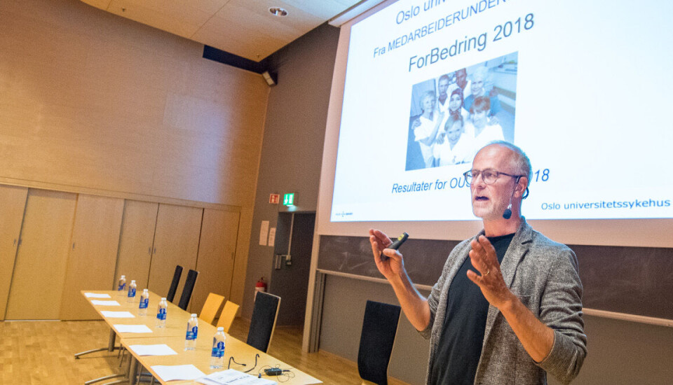 Lars Erik Kjekshus presenterte resultater fra ForBedring-undersøkelsen ved OUS onsdag ettermiddag. Foto: Vidar Sandnes