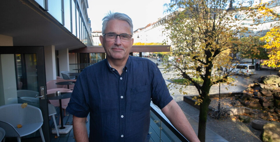PRESENTERTE: Under åpningsseminaret av Neuro-SysMed i Bergen presenterte direktør Kjell-Morten Myhr de første
MS-studiene som det nye forskningssenteret for kliniske behandlingsstudier skal drifte innen MS.
Foto: Lasse Moe PRESENTERTE: Under åpningsseminaret av Neuro-SysMed i Bergen presenterte direktør Kjell-Morten Myhr de første
MS-studiene som det nye forskningssenteret for kliniske behandlingsstudier skal drifte innen MS.
Foto: Lasse Moe
