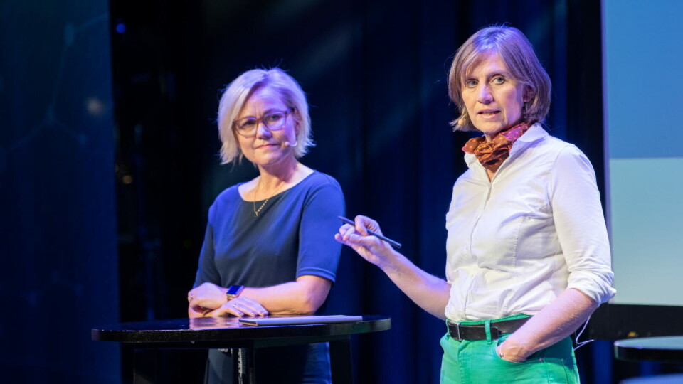 PARHESTER: Ingvild Kjerkol og Kjersti Toppe fremmet i 2018 forslag om å gå vekk fra hemmelighold av legemiddelpriser. Nå sitter de begge ved kongens bord. Her fotografert på Helsedagen i 2021 av Vidar Sandnes. Foto: PARHESTER: Ingvild Kjerkol og Kjersti Toppe fremmet i 2018 forslag om å gå vekk fra hemmelighold av legemiddelpriser. Nå sitter de begge ved kongens bord. Her fotografert på Helsedagen i 2021 av Vidar Sandnes. Foto: