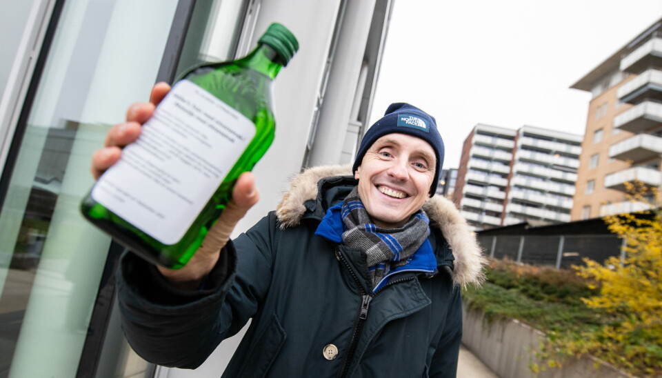 OPPFORDRER FOLK TIL Å DELTA: En svært entusiastisk forsker Arne Søraas håper på å kunne gi svar på om tran kan forebygge covid-19 innen få måneder. Tirsdag fortalte han om planene på en pressekonferanse i Oslo. Foto: VIdar Sandnes OPPFORDRER FOLK TIL Å DELTA: En svært entusiastisk forsker Arne Søraas håper på å kunne gi svar på om tran kan forebygge covid-19 innen få måneder. Tirsdag fortalte han om planene på en pressekonferanse i Oslo. Foto: VIdar Sandnes