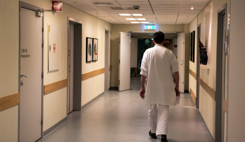 Legeforeningen mener individuelle planer øker faren for uforsvarlige og belastende arbeidstidsordninger. Illustrasjonsfoto: Per Corneliussen.
Foto: Legeforeningen mener individuelle planer øker faren for uforsvarlige og belastende arbeidstidsordninger. Illustrasjonsfoto: Per Corneliussen.
Foto:
