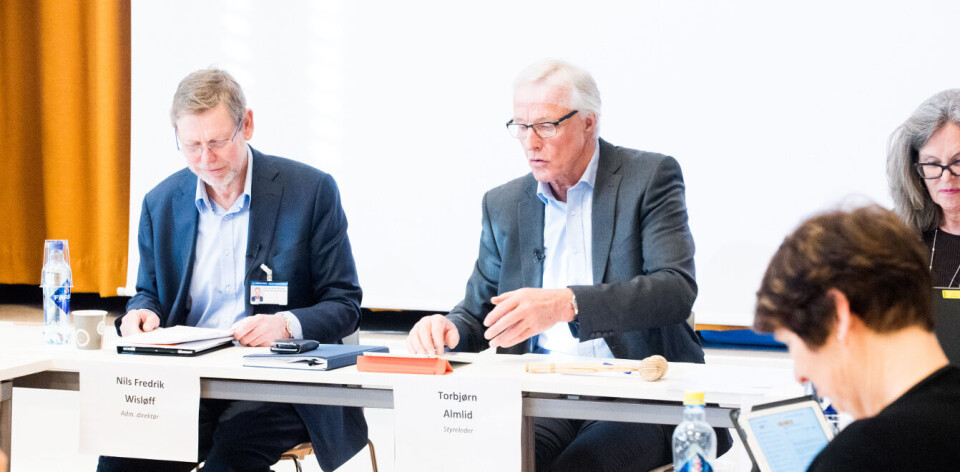 'SPARKER IKKE NEDOVER': Styreleder i Vestre Viken HF, Torbjørn Almlid (t.h) tilbakeviser på det sterkeste at han vil bagatellisere saken. Her med administrerende direktør Nils Fredrik Wisløff under styremøtet denne uken. Foto: Vidar Sandnes