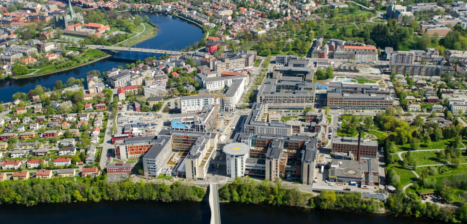 AVKLART: St. Olavs hospital fotografert fra luften. Nå er det klart hvem som tar regningen etter at sykehuset utsatte innføringen av ny journalløsning.  Foto: DM-arkiv