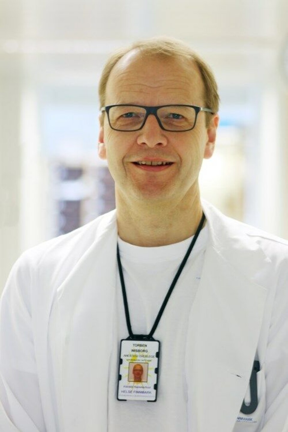 PÅPEKER: – For få alvorlig skadde hentes med helikopter, sier Torben Wisborg, leder av Nasjonal Kompetansetjeneste for Traumatologi, Oslo universitetssykehus (OUS) Ullevål.
Foto: Foto: Ivar Greiner, Helse Finnmark