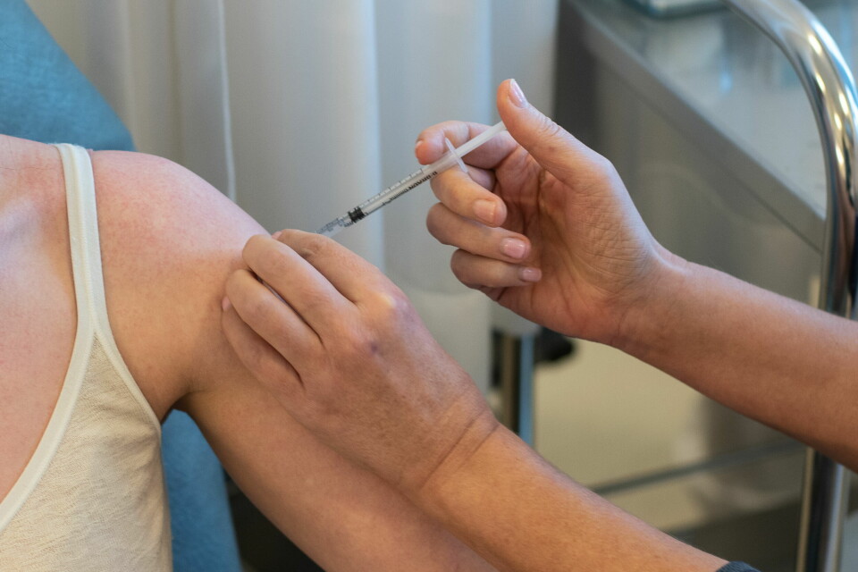 TREDJE-DOSE: 150 000 dansker som har fått vaksine to forskjellige vaksiner får tilbud om en tredje dose vaksine mot covid-19. Illustrasjonsbilde: Vidar Sandnes Foto: