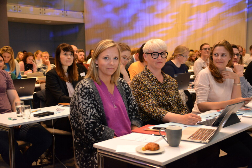 PÅ LANDSMØTE: OUS-tillitvalgte for Ylf, Anniken Riise Ylnes, Ingvil Schau Ystgaard og Guro Haugen Fossum ber Legeforeningen utarbeide retningslinjer for nulltoleranse for all form for trakassering, inkludert sextrakassering. Foto: Målfrid Bordvik PÅ LANDSMØTE: OUS-tillitvalgte for Ylf, Anniken Riise Ylnes, Ingvil Schau Ystgaard og Guro Haugen Fossum ber Legeforeningen utarbeide retningslinjer for nulltoleranse for all form for trakassering, inkludert sextrakassering. Foto: Målfrid Bordvik