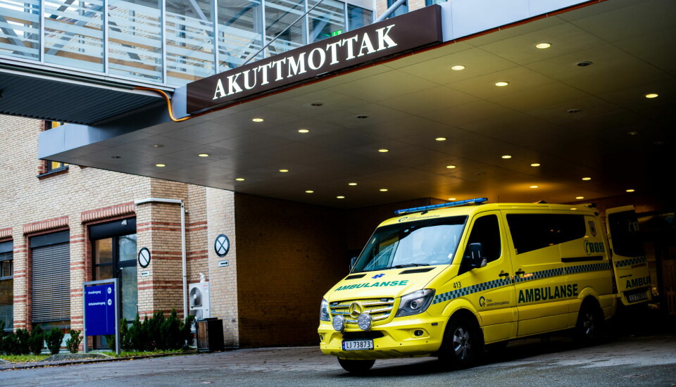 PÅ TOPP: Ambulansene ved AMK Oslo var fremme ved hendelsesstedet i grisgrendte strøk i 89,9 prosent av tilfellene i fjor. På bildet: En ambulanse står parkert ved Akuttmottaket ved Ullevål sykehus.  Foto: Vidar Sandnes