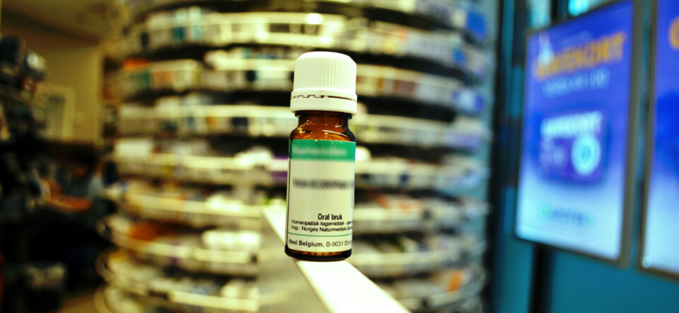 GEBYR: Helse- og omsorgsdepartementet foreslår å innføre gebyr på homeopati-midler. I Norge er apotekene pliktige til å skaffe disse ved forespørsel. Foto: Anne Grete Storvik
