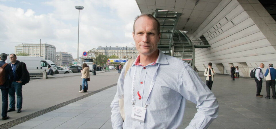 Overlege og professor Trygve Holmøy synes ideen om en sammenlignende studie mellom rituksimab og ocrelizumab er interessant, men mener samtidig det er verdt å reflektere over hvilke signaler man sender til legemiddelindustrien dersom en slik studie gjennomføres. Foto: Lasse Moe