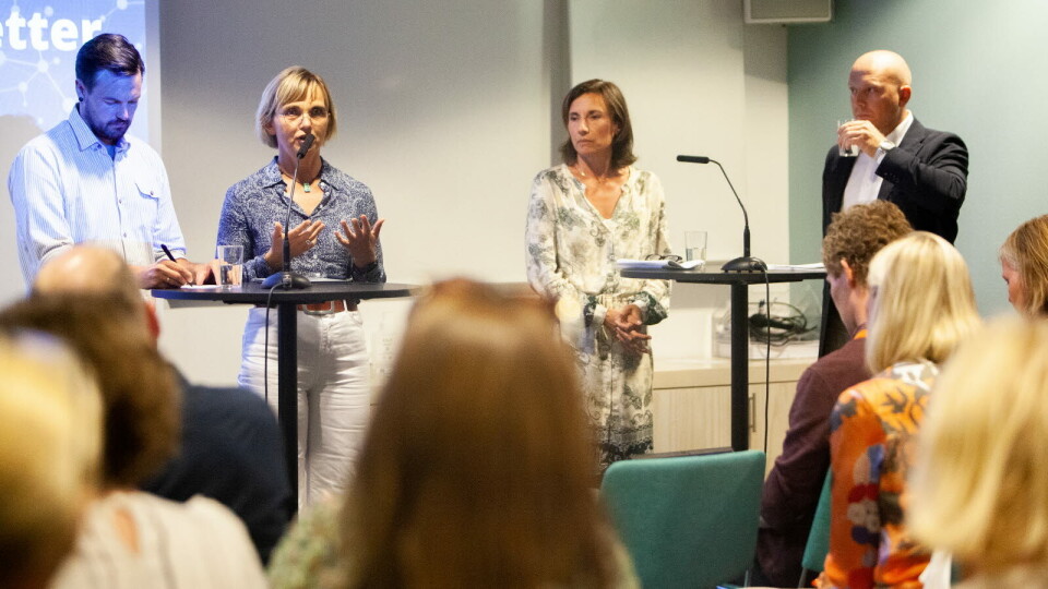 BLÅRESEPT: Einar Andreassen (SLV), Lilly Ann Elvestad (FFO), Veronika Barrabes (LMI og Novartis) og Nicolai Bjørnæs (Sykehusinnkjøp). Foto: Renate Fossum BLÅRESEPT: Einar Andreassen (SLV), Lilly Ann Elvestad (FFO), Veronika Barrabes (LMI og Novartis) og Nicolai Bjørnæs (Sykehusinnkjøp). Foto: Renate Fossum