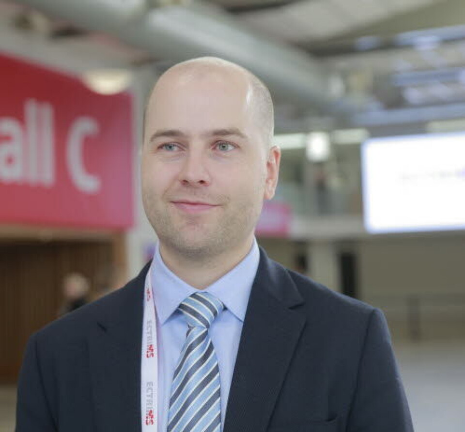 STORE DATAMENGDER: – Man trenger et massivt datamateriale for å finne personer som ikke har EBV-antistoff, og som senere utvikler MS, sier Kjetil Lauvland Bjørnevik.
Foto: Lars Brock Nilsen STORE DATAMENGDER: – Man trenger et massivt datamateriale for å finne personer som ikke har EBV-antistoff, og som senere utvikler MS, sier Kjetil Lauvland Bjørnevik.
Foto: Lars Brock Nilsen