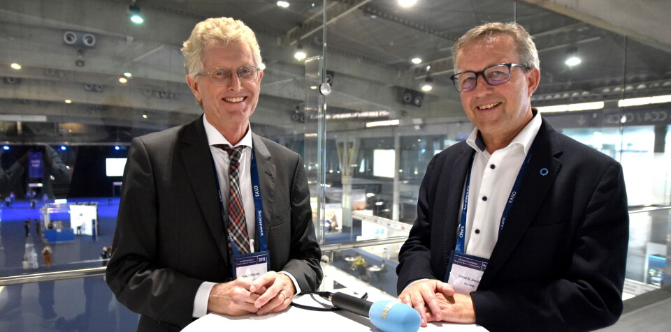 SPENTE PÅ DIGITAL KONGRESS: – Det engasjementet som skapes ved at folk møtes lokalt mister vi jo, og jeg er redd for at det skal virke negativt. Men det gir samtidig andre muligheter, sier professor og overlege Kåre Birkeland (t.v). Her avbildet med professor og overlege Trond G. Jenssen (UiO og OUS) under EASD 2019 i Barcelona. Foto: Lars Brock Nilsen SPENTE PÅ DIGITAL KONGRESS: – Det engasjementet som skapes ved at folk møtes lokalt mister vi jo, og jeg er redd for at det skal virke negativt. Men det gir samtidig andre muligheter, sier professor og overlege Kåre Birkeland (t.v). Her avbildet med professor og overlege Trond G. Jenssen (UiO og OUS) under EASD 2019 i Barcelona. Foto: Lars Brock Nilsen