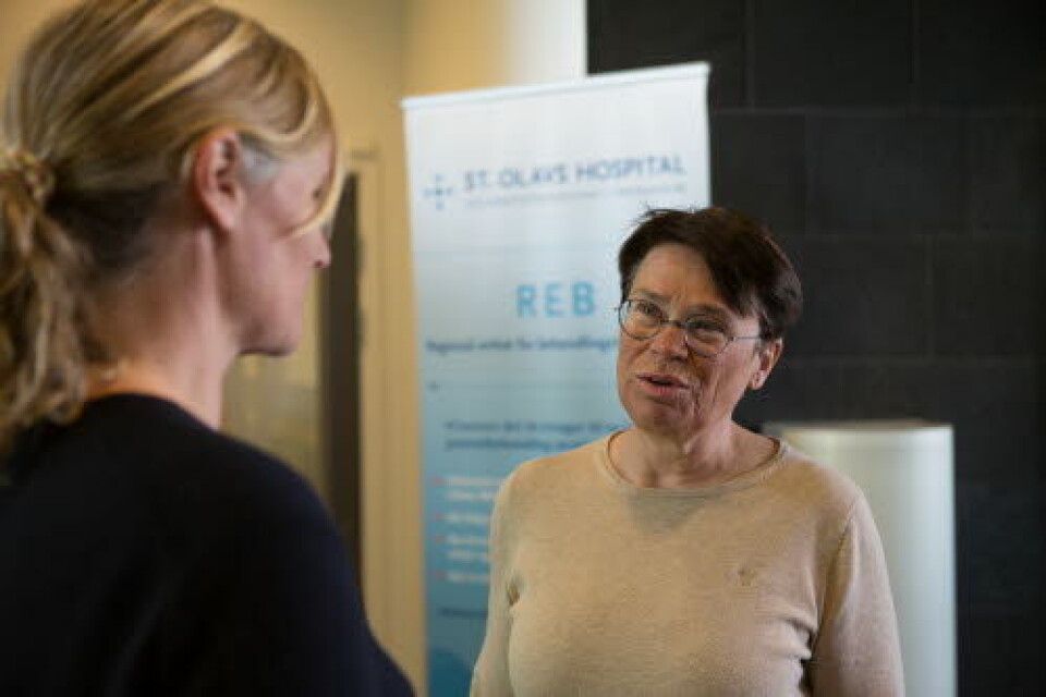 Prosjekttillitsvalgt i Helseplattformen og overlege Marit Sundset. Til venstre foretakstillitsvalgt overlege Vivi Bakkeheim.
Foto: Guro Kulset Merakerås Prosjekttillitsvalgt i Helseplattformen og overlege Marit Sundset. Til venstre foretakstillitsvalgt overlege Vivi Bakkeheim.
Foto: Guro Kulset Merakerås