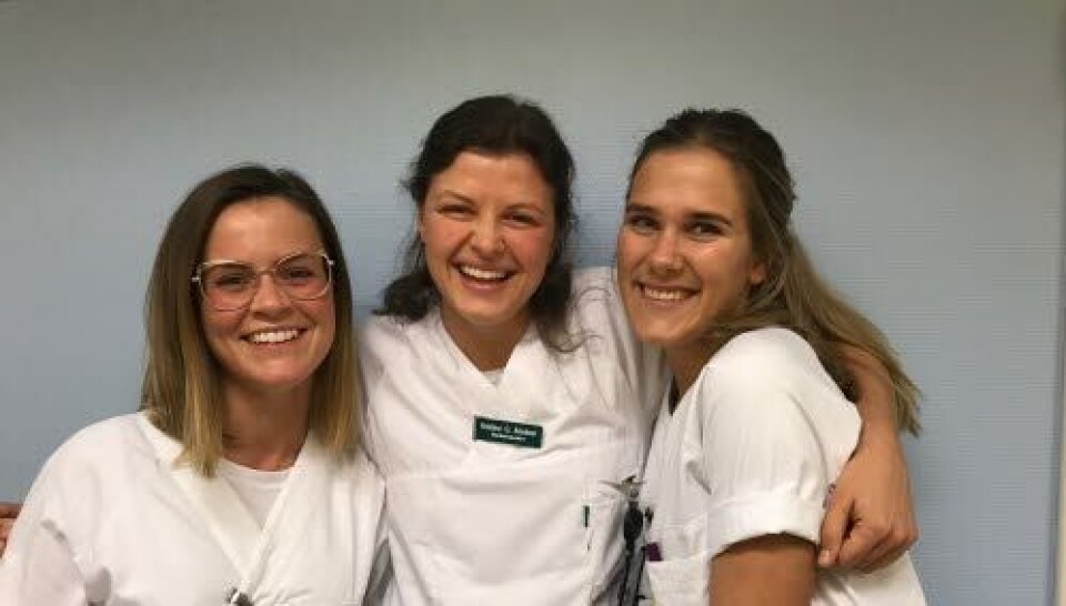 KLAR FOR LEGELIVET: Julia Christina Joanis Kvalvik (t.v.) har sammen med Kristine Abelson og Marie Skansen hatt ansvaret for store deler av musikkvideoen «Legelivet kaller». Kvalvik har stått for koreografi og Abelson og Skansen har stått for regien. Stein-Eirik Simonsen (ikke på bilde) har filmet.