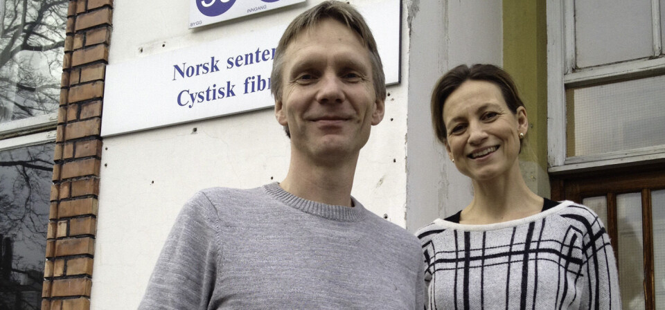 ULIKHETER: Egil Bakkeheim, leder for registeret, og overlege Anita Senstad Wathne sier registeret også vil kunne avdekke regionale ulikheter i behandlingstilbudet til CF-pasientene. Foto: