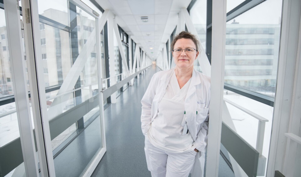 KOMMUNIKASJON: – Veldig ofte er pasienter og familie opptatt av å prøve flere behandlinger. Dette kan være vanskelig å håndtere, sier nestleder Åslaug Helland i Norsk onkologisk forening. Foto: Vidar Sandnes