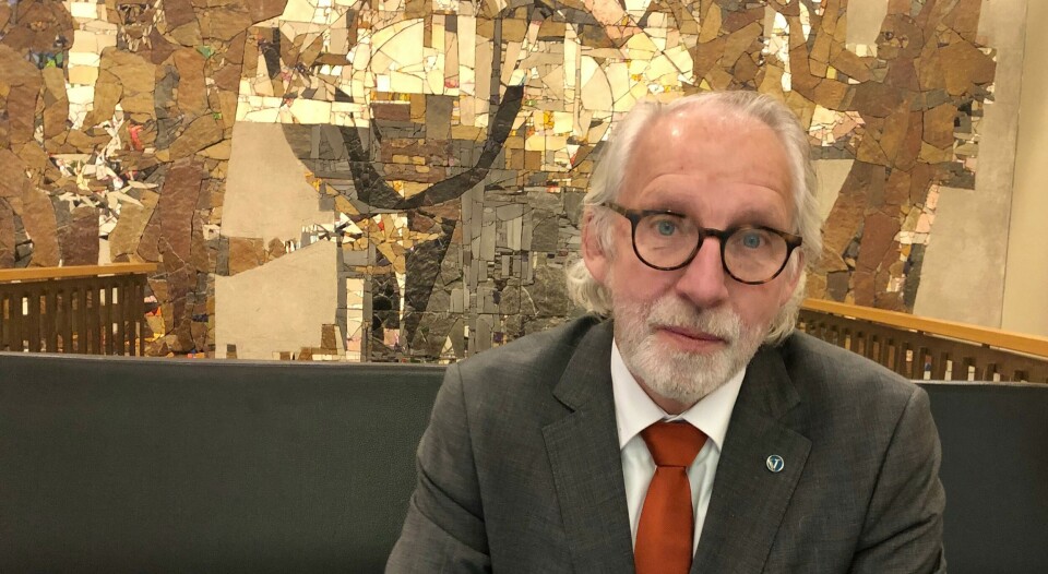 – Når du ber bukken om å utrede havresekken så er det ikke noen stor overraskelse at bukken finner ut at havresekken smaker godt, sier Carl-Erik Grimstad (V), om utredningen av sykehus-sammenslåingen i nord. Grimstad har hele tiden vært en pådriver for sammenslåingen. Saken er nå til høring. Foto: Anne Grete Storvik – Når du ber bukken om å utrede havresekken så er det ikke noen stor overraskelse at bukken finner ut at havresekken smaker godt, sier Carl-Erik Grimstad (V), om utredningen av sykehus-sammenslåingen i nord. Grimstad har hele tiden vært en pådriver for sammenslåingen. Saken er nå til høring. Foto: Anne Grete Storvik