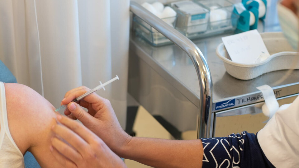 FJERDE DOSE: Etter sommeren forventer Folkehelseinstituttet å komme med nye anbefalinger for høsten, som kan innebære at kommunene blir bedt om å tilby dem over 65 år en fjerde dose koronavaksine. Foto: DMarkiv/Vidar Sandnes FJERDE DOSE: Etter sommeren forventer Folkehelseinstituttet å komme med nye anbefalinger for høsten, som kan innebære at kommunene blir bedt om å tilby dem over 65 år en fjerde dose koronavaksine. Foto: DMarkiv/Vidar Sandnes