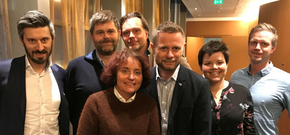 OMRINGET AV FASTLEGER: Engasjerte fastleger i Trondheim møtte helseministeren. Tor Magne Johnsen (f.v.), Finn Høivik, Børge Norberg, Tone Dorthe Sletten, Bent Høie, Inga Marthe Grønseth og Vegard Berge. Foto: Arve Paulsen Foto: OMRINGET AV FASTLEGER: Engasjerte fastleger i Trondheim møtte helseministeren. Tor Magne Johnsen (f.v.), Finn Høivik, Børge Norberg, Tone Dorthe Sletten, Bent Høie, Inga Marthe Grønseth og Vegard Berge. Foto: Arve Paulsen Foto: