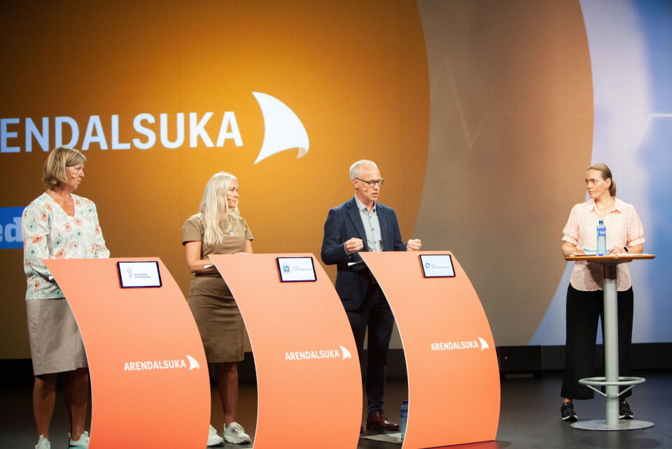 FRA VENSTRE: Anne-Karin Rime, president i Legeforeningen, Lill Sverresdatter Larsen, leder i Norsk Sykepleierforbund, Andreas Barratt-Due, overlege og assisterende seksjonsleder ved Akuttklinikken på Rikshospitalet og Siri Gulliksen Tømmerbakke, ordstyrer og ansvarlig redaktør i Dagens Medisin. Foto: Lars Brock Nilsen FRA VENSTRE: Anne-Karin Rime, president i Legeforeningen, Lill Sverresdatter Larsen, leder i Norsk Sykepleierforbund, Andreas Barratt-Due, overlege og assisterende seksjonsleder ved Akuttklinikken på Rikshospitalet og Siri Gulliksen Tømmerbakke, ordstyrer og ansvarlig redaktør i Dagens Medisin. Foto: Lars Brock Nilsen