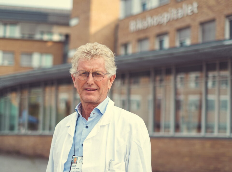 STORE KOSTNADER: Kåre Inge Birkeland forteller at det er en kostbar sykdom for samfunnet, hvor noen vil ha behov for dialyse og transplantasjon. I tillegg er det økt risiko for andre sykdommer. Foto: Bård Gundersen STORE KOSTNADER: Kåre Inge Birkeland forteller at det er en kostbar sykdom for samfunnet, hvor noen vil ha behov for dialyse og transplantasjon. I tillegg er det økt risiko for andre sykdommer. Foto: Bård Gundersen