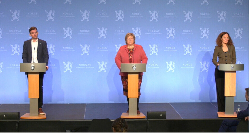 Arbeids- og sosialminister Henrik Asheim, statsminister Erna Solberg og direktør for Folkehelseinstituttet, Camilla Stoltenberg, på regjeringens pressekonferanse om covid-19-situasjonen onsdag. Foto: Arbeids- og sosialminister Henrik Asheim, statsminister Erna Solberg og direktør for Folkehelseinstituttet, Camilla Stoltenberg, på regjeringens pressekonferanse om covid-19-situasjonen onsdag. Foto: