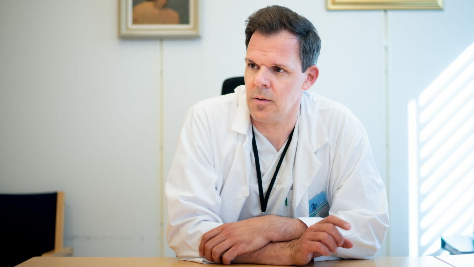 KONSEKVENSER: – Dersom Sykehusinnkjøp bestemmer seg for å ugyldiggjøre anbudet, vil det utsette Norge for ett år til med høyere legemiddelpriser. Men det vil også utsette noen av våre pasienter for dårligere behandling, sier Daniel Heinrich. Foto: Vidar Sandnes KONSEKVENSER: – Dersom Sykehusinnkjøp bestemmer seg for å ugyldiggjøre anbudet, vil det utsette Norge for ett år til med høyere legemiddelpriser. Men det vil også utsette noen av våre pasienter for dårligere behandling, sier Daniel Heinrich. Foto: Vidar Sandnes