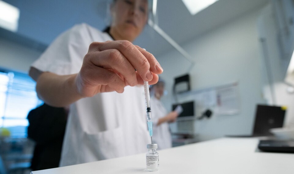 FÅR IKKE SNIKE I KØEN: På spørsmål om hvor mange ledere ved Oslo universitetssykehus som har fått covid-19-vaksine, svarer sykehuset at verken direktøren, de 15 klinikklederne eller noen i direktørens stab har fått vaksine.– En leder kan ikke sette seg selv på en prioriteringsliste, sier Hilde Myhren, medisinsk fagdirektør.  Foto: Vidar Sandnes