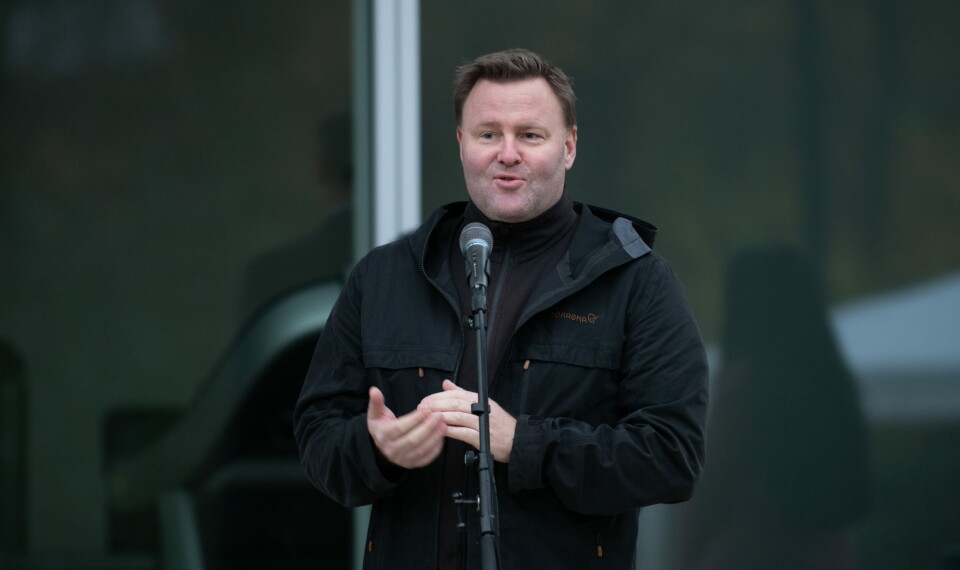 ROSER FORSKNINGSINITIATIV: Espen Rostrup Nakstad hyllet forskningsmiljøene under presentasjonen av Transtudien tirsdag. Foto: Vidar Sandnes