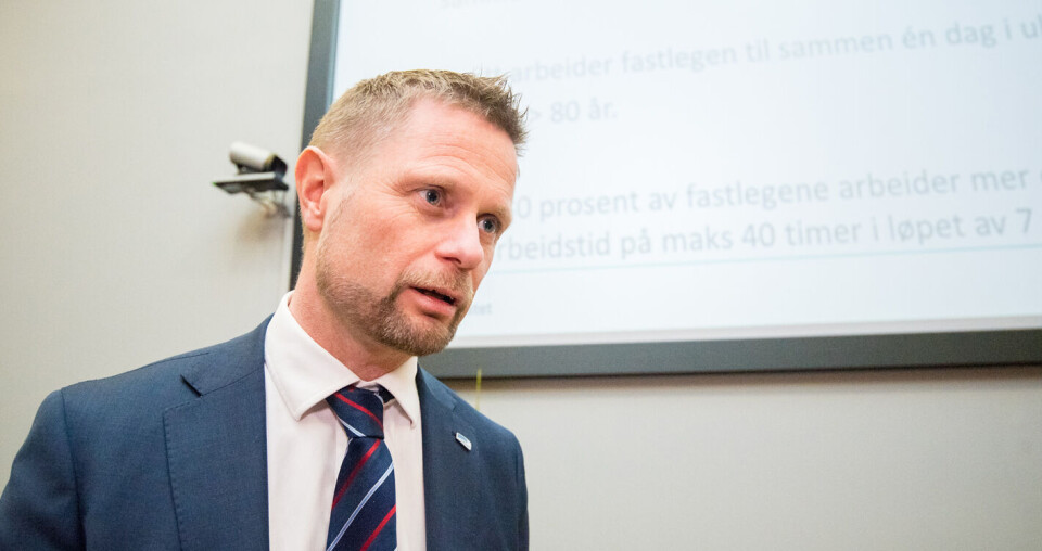 STOPPER: – Dersom noen utnytter systemet bevisst og får utbetalt mer enn de har rett på fra for eksempel NAV, så vil vi nå stoppe deres rett til refusjon, sier helseminister Bent Høie (H) til Dagens Medisin. Foto: