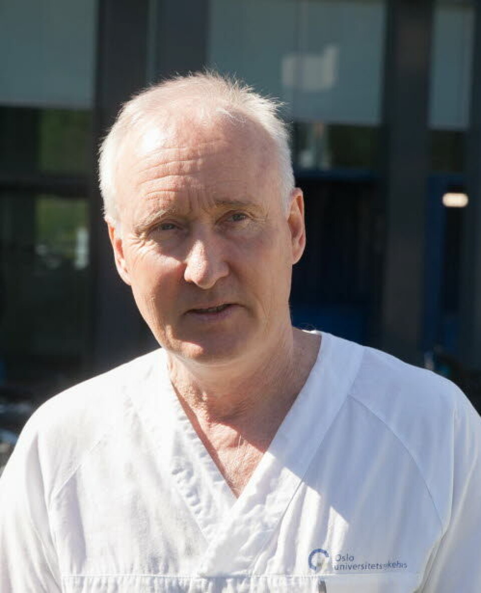 VIKTIG: – Studien er et godt eksempel på hvor viktig samarbeidet mellom kliniske forskere og basal-forskere er, for å skape ny kunnskap som kan vise seg å bli svært nyttig, sier Arne Kolstad, overlege ved Sykehuset Innlandet.
            
                Foto: Lasse Moe