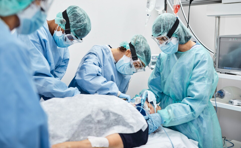 UTSATT GRUPPE: Helsearbeidere som jobber med covid-19-pasienter tester oftere positivt enn andre, viser Koronastudien. Foto: Getty Images UTSATT GRUPPE: Helsearbeidere som jobber med covid-19-pasienter tester oftere positivt enn andre, viser Koronastudien. Foto: Getty Images