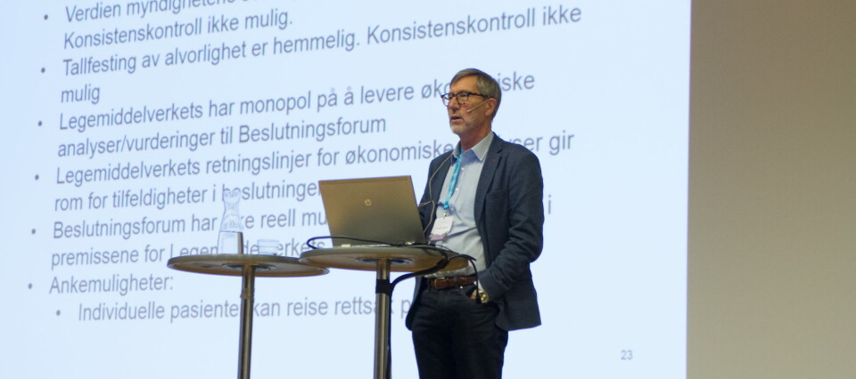 KRITISK: Professor Ivar Sønbø Kristiansen har flere ganger uttalt seg kritisk om prioritering i norsk helsevesen, her avbildet under Onkologisk forum i 2016. Foto: Lasse Moe